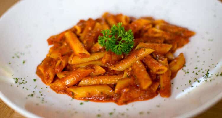 en-sevilen-makarna-domatesli-makarna-tarifi-2