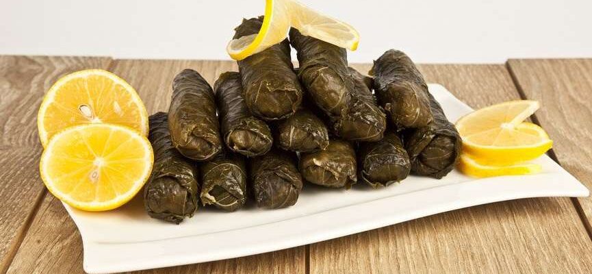 zeytinyagli-taze-yaprak-dolmasi-nasil-yapilir-iste-gerekli-malzemeler-2